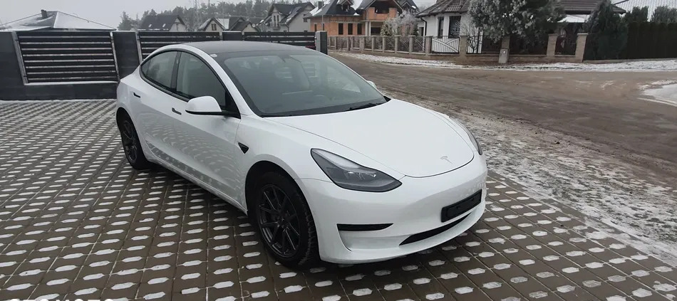 wielkopolskie Tesla Model 3 cena 128000 przebieg: 11000, rok produkcji 2021 z Gliwice